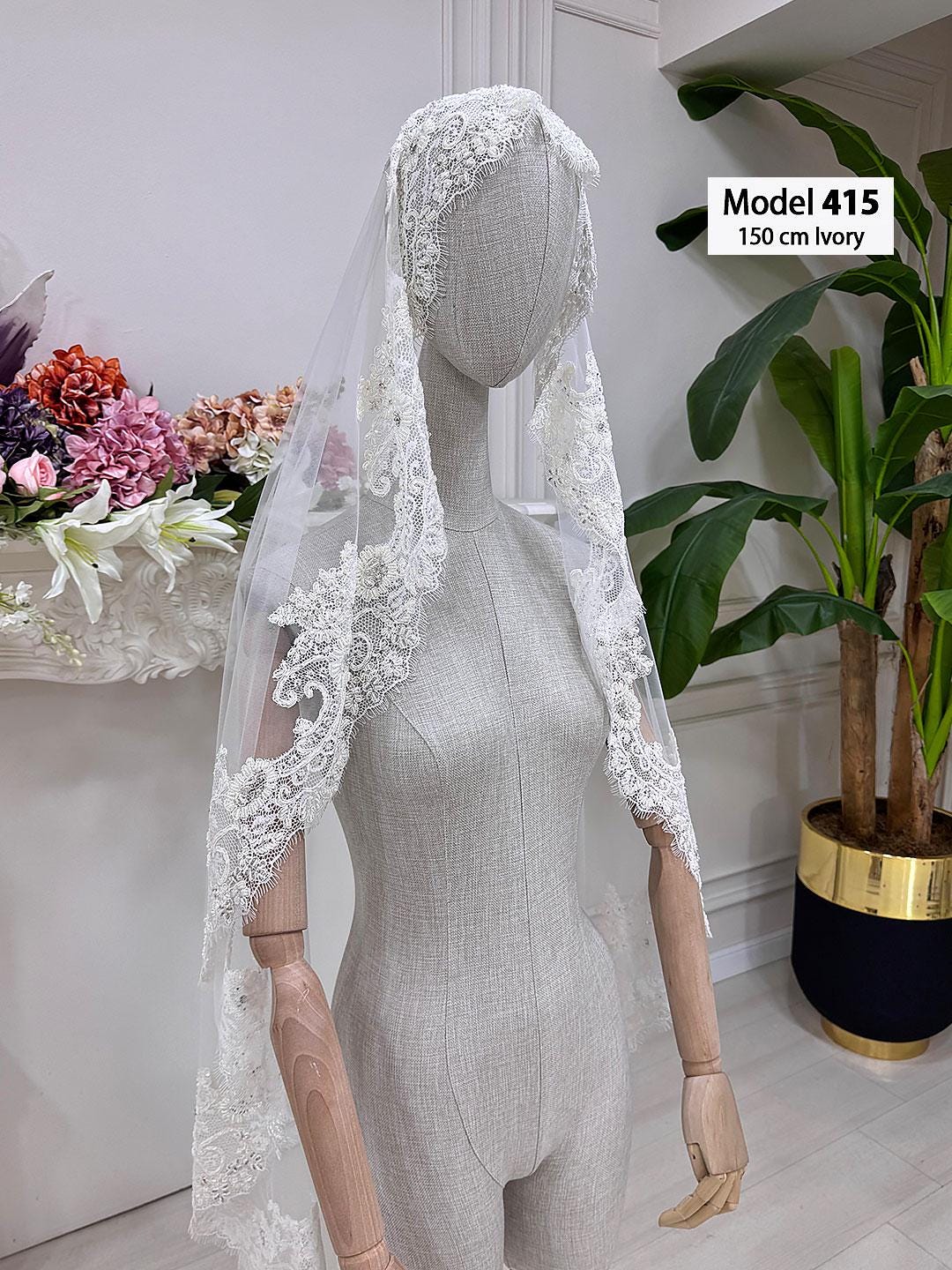 Ivory lace veil model 415 with floral embroidery, fingertip-waltz length
