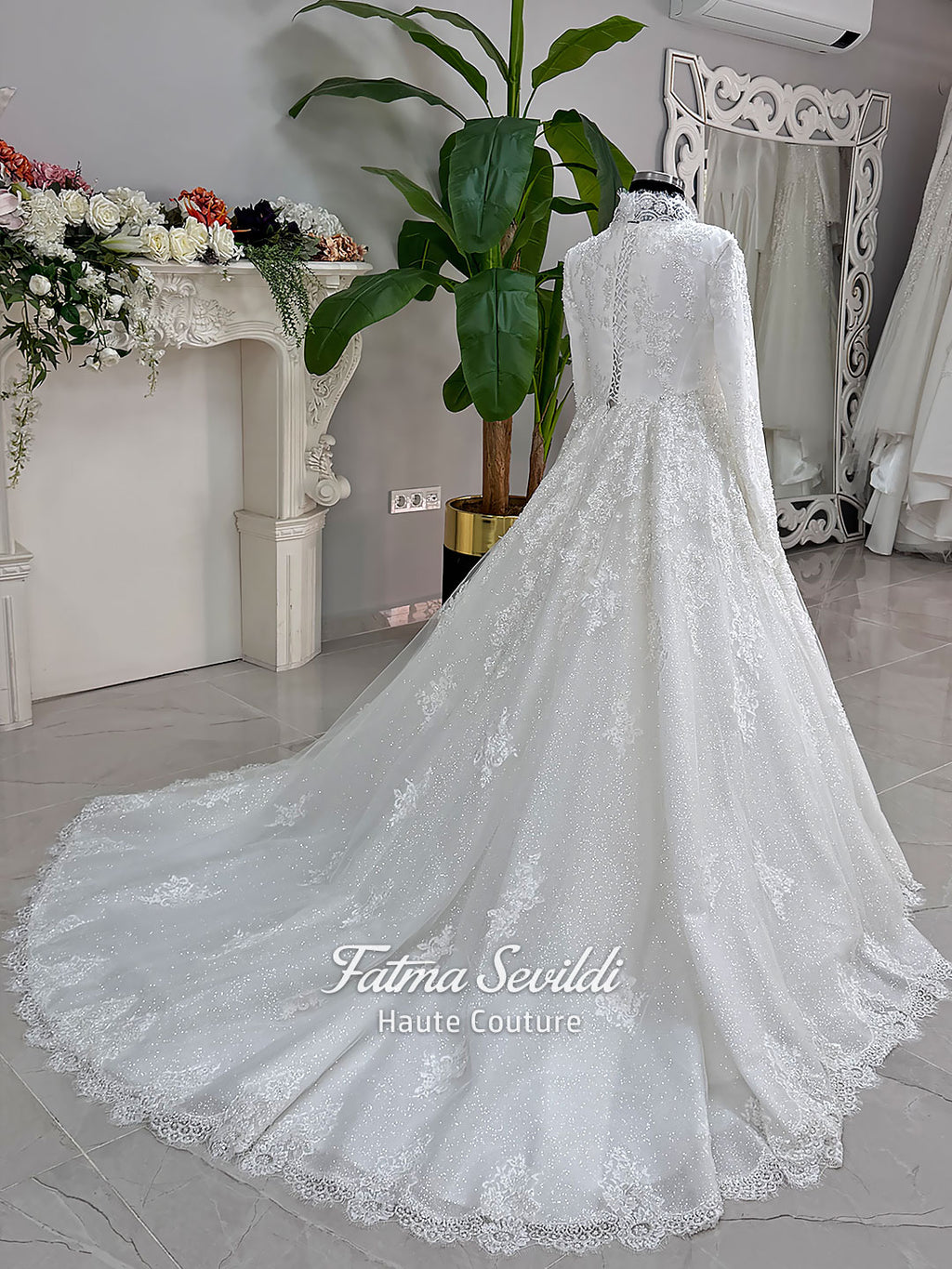 Luxury Hijab Wedding Dress Veiled Sparkle Tulle Long Sleeve Modest Bridal Gown