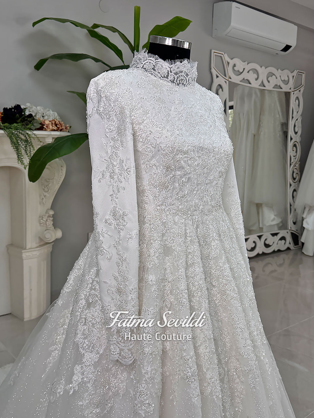 Luxury Hijab Wedding Dress Veiled Sparkle Tulle Long Sleeve Modest Bridal Gown