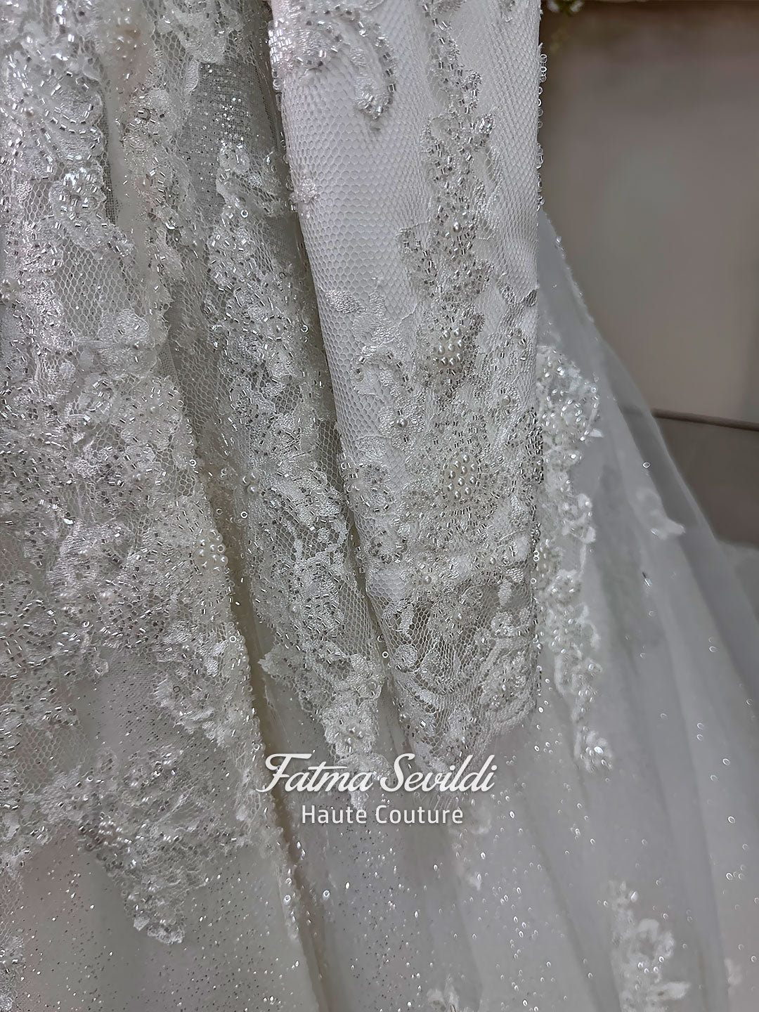 Luxury Hijab Wedding Dress Veiled Sparkle Tulle Long Sleeve Modest Bridal Gown