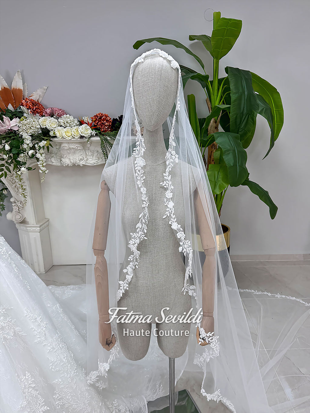 Elegant Modest Wedding Dress Long Sleeve Beaded Lace Princess Bridal Gown Veiled