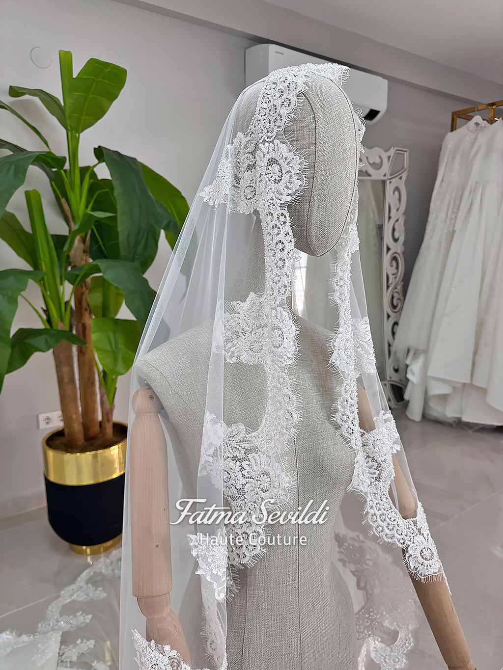 Luxury Hijab Wedding Dress Veiled Sparkle Tulle Long Sleeve Modest Bridal Gown