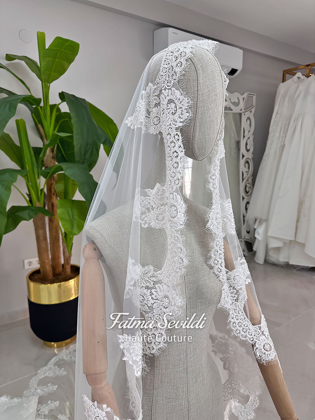 Luxury Hijab Wedding Dress Veiled Sparkle Tulle Long Sleeve Modest Bridal Gown