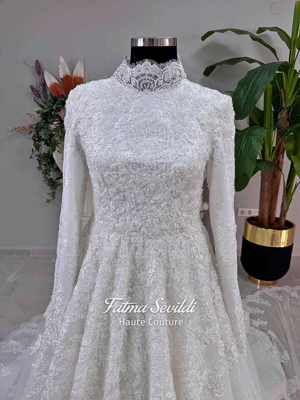 Luxury Hijab Wedding Dress Veiled Sparkle Tulle Long Sleeve Modest Bridal Gown