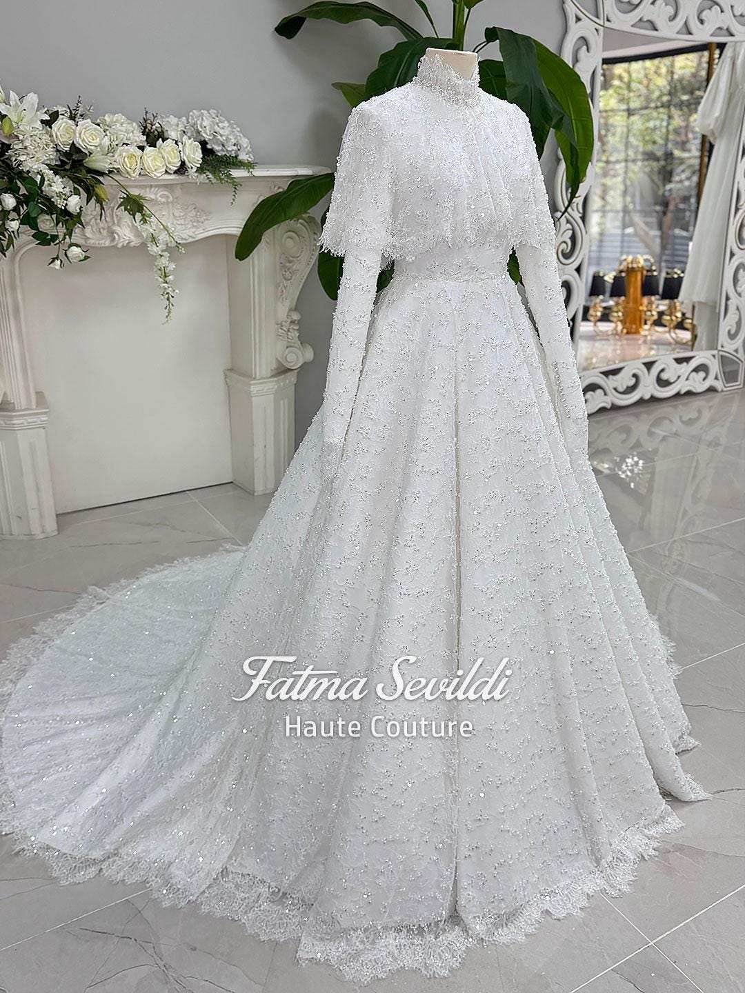 Elegant white lace high-neck long-sleeve veiled hijab bridal gown