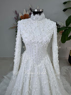 White hijab wedding dress with long sleeves, high lace neckline, floral embroidery and a full modest bridal skirt, shown with a premium lace veil. Luxury Muslim wedding gown with detailed lace and elegant full coverage.