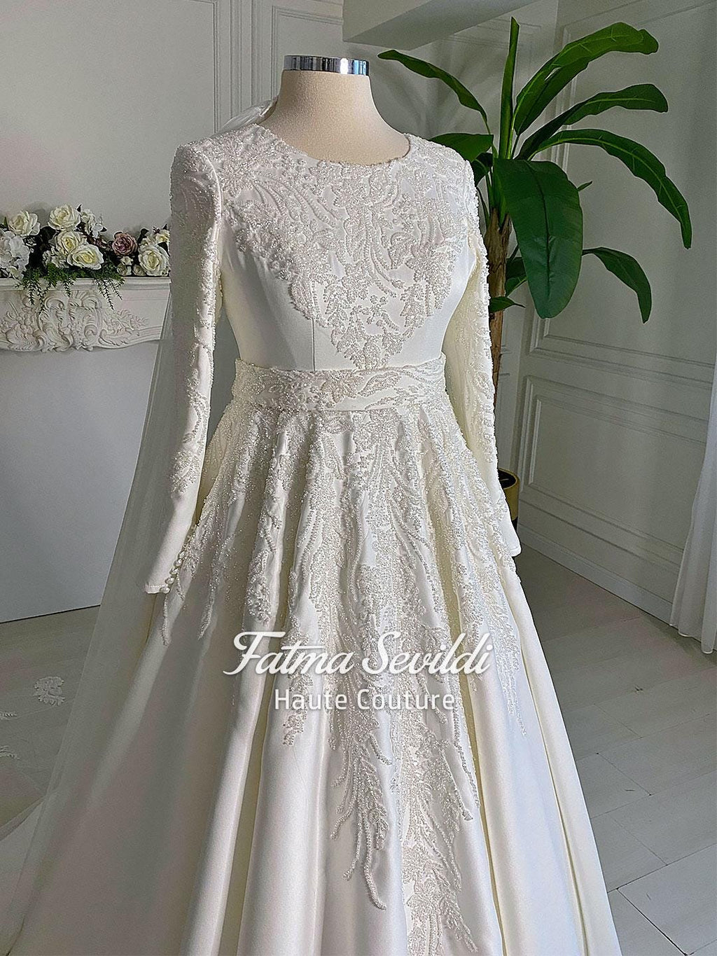 Elegant veiled hijab wedding dress with lace applique long sleeves