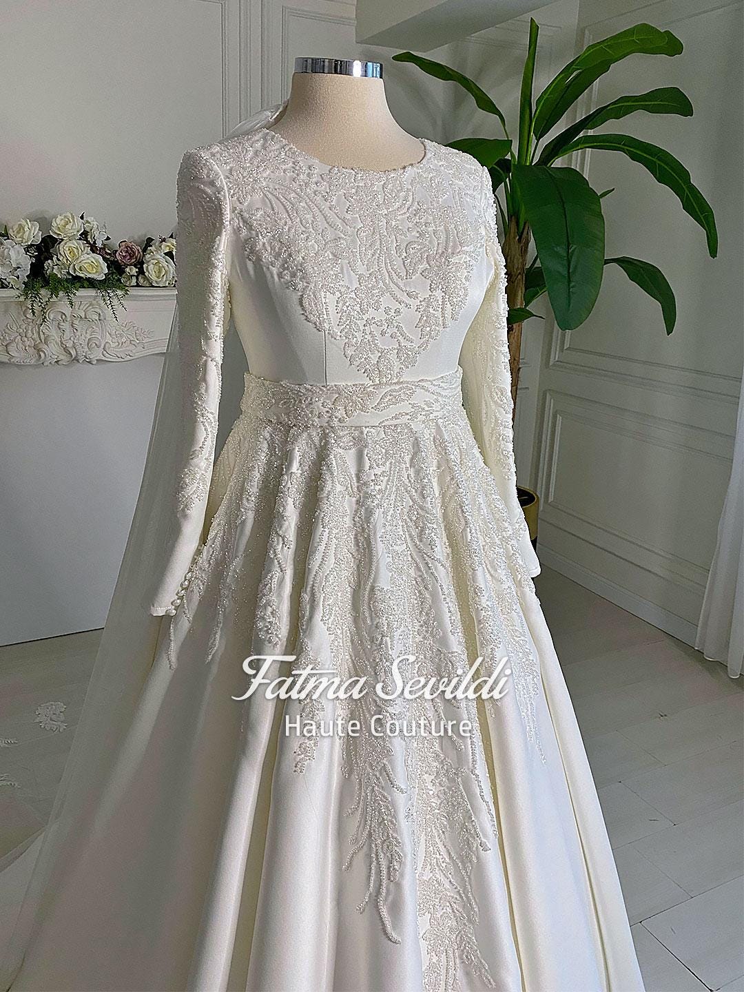 Elegant veiled hijab wedding dress with lace applique long sleeves