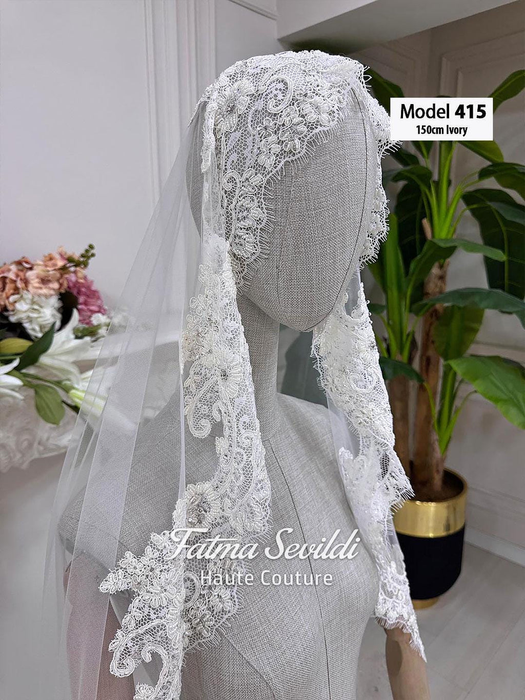 Ivory lace veil with floral embroidery and sheer tulle, model 415