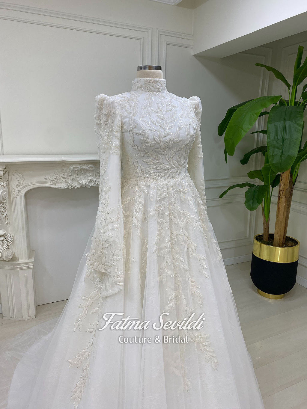 Elegant 3D lace Muslim wedding dress with beaded long puff sleeves